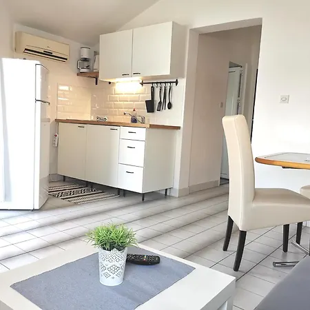 Apartamento By The Sea A3 *